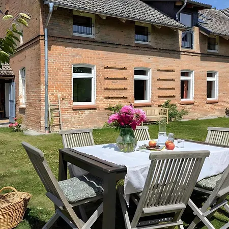 Apartment Feriendomizil Sommergruen Mit Garten Krochlendorf